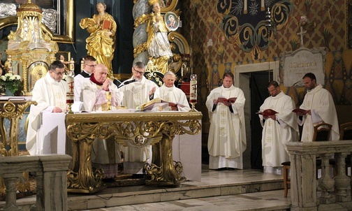 Liturgii Wielkiego Czwartku w konkatedrze przewodniczył bp Piotr Greger.