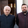 Proboszcz parafii ks. Kazimierz Próchniak i wikariusz ks. Piotr Iwaniszczuk