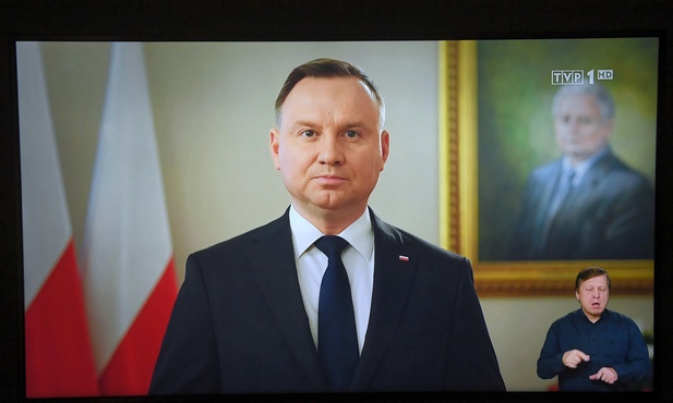Prezydent: Po katastrofie smoleńskiej pokazaliśmy, że w chwilach trudnych potrafimy być wspólnotą