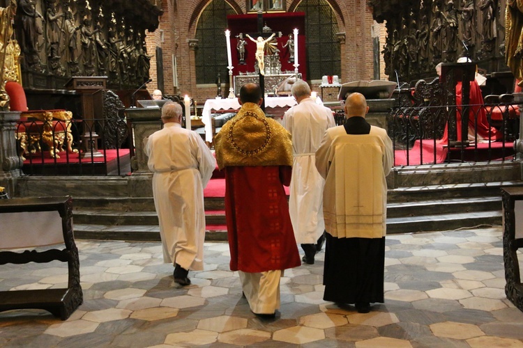 Wielki Piątek w katedrze wrocławskiej