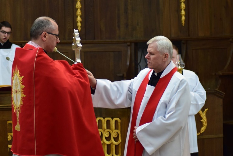 Wielki Piątek przy relikwiach Drzewa Krzyża Świętego