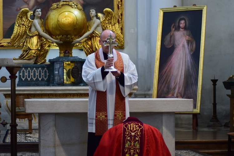 Wielki Piątek przy relikwiach Drzewa Krzyża Świętego