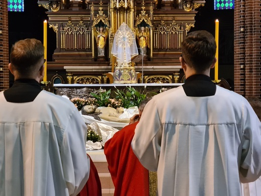Wielki Piątek w gliwickiej katedrze - cz. 2