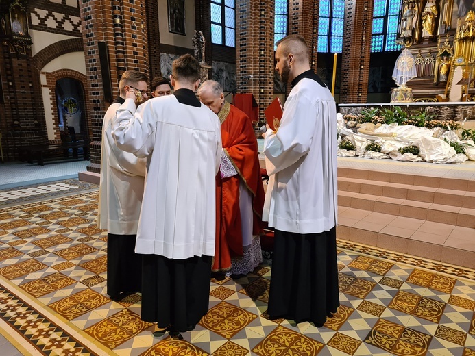 Wielki Piątek w gliwickiej katedrze - cz. 2