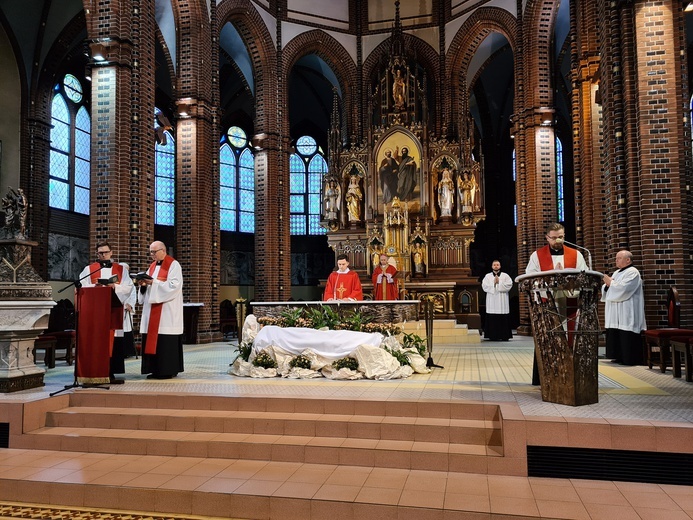 Wielki Piątek w gliwickiej katedrze - cz. 2