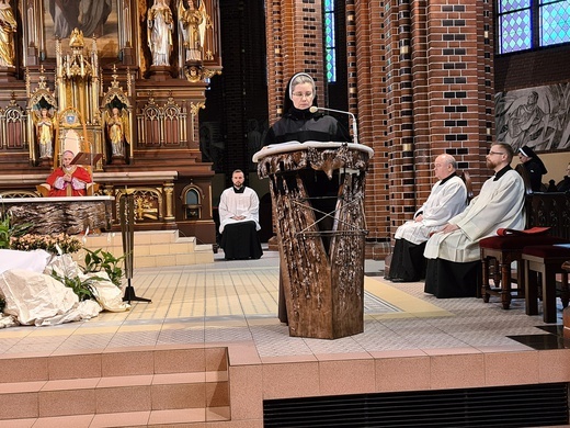 Wielki Piątek w gliwickiej katedrze - cz. 2
