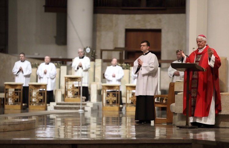 Liturgia Męki Pańskiej w katowickiej katedrze.