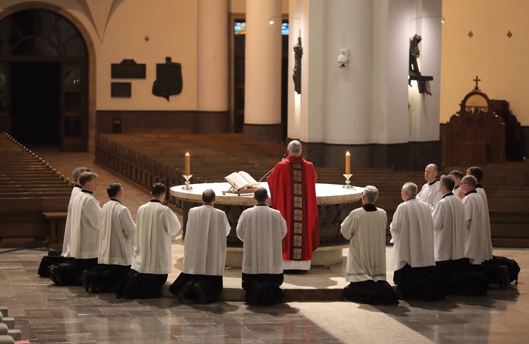 Liturgia Męki Pańskiej w katowickiej katedrze.