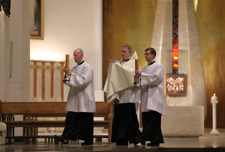 Liturgia Męki Pańskiej w katowickiej katedrze.