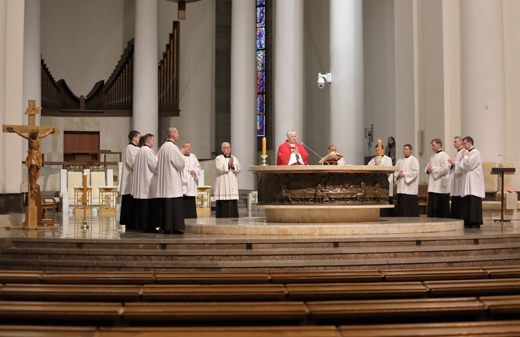 Liturgia Męki Pańskiej w katowickiej katedrze.