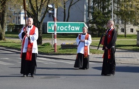 W prosecji pokutnej szli sami kapłani.