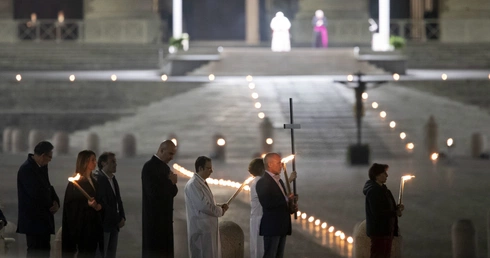Droga Krzyżowa na placu św. Piotra