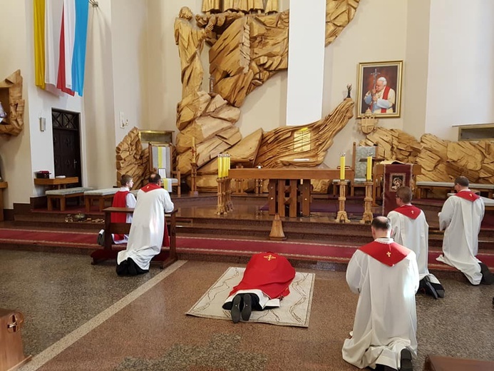 Wielki Piątek w parafii pw. Pierwszych Męczenników Polski w Gorzowie