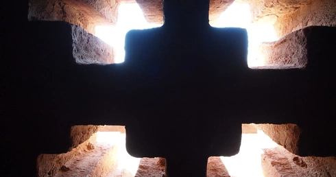 Biskupi Europy proszą o zapalenie w oknie w Wigilię Paschalną świecy jako znaku nadziei