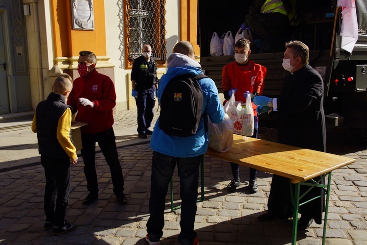 Wrocławska Caritas przygotowała 500 paczek świątecznych