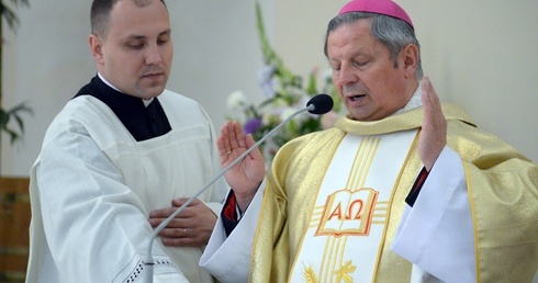 Ks. Tomasz Herc jest liturgistą, osobistym sekretarzem bp. Henryka Tomasika.