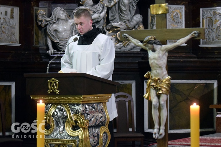 Wielkosobotnia ciemna jutrznia w katedrze świdnickiej