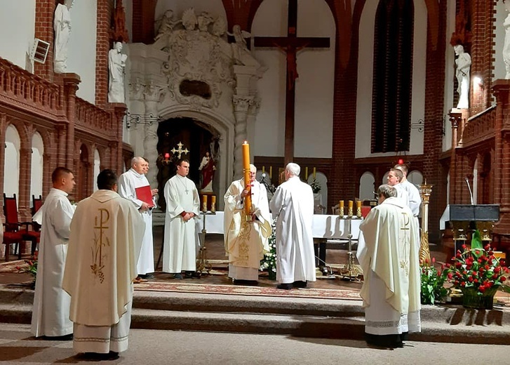 Wigilia Paschalna w kościołach diecezji