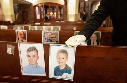 Tychy. Wigilia Paschalna w pustym kościele