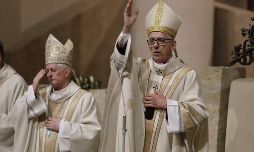 Bp Olszowski podczas Wigilii Paschalnej: Nie musimy się bać!