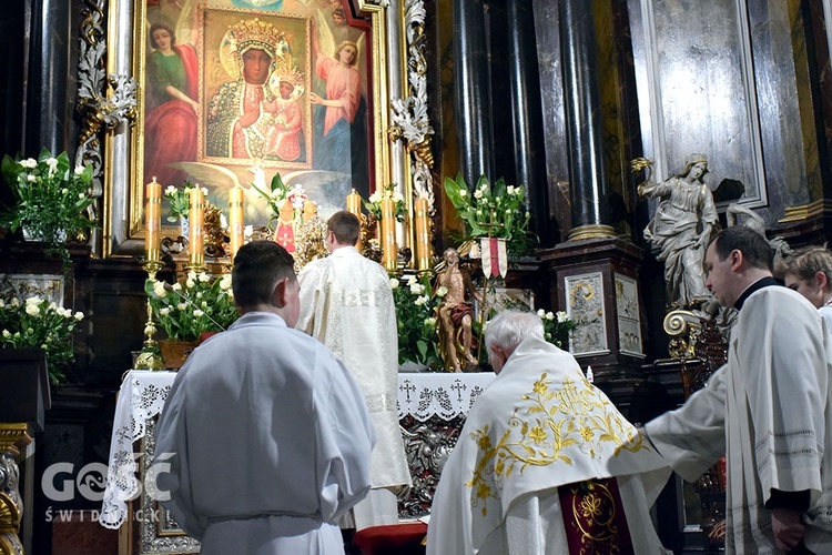 Procesja rezurekcyjna w świdnickiej katedrze