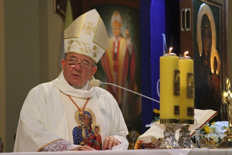 Posługa bp. Romana Marcinkowskiego w dziennikarskim obiektywie