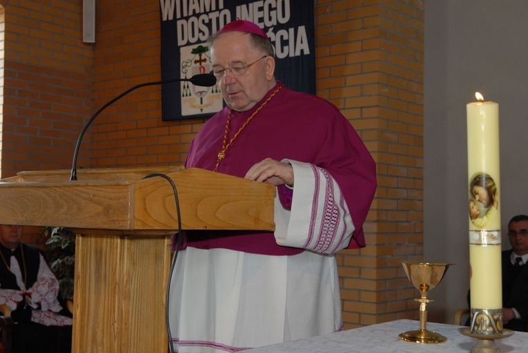 Posługa bp. Romana Marcinkowskiego w dziennikarskim obiektywie