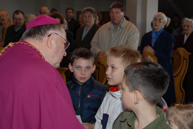 Posługa bp. Romana Marcinkowskiego w dziennikarskim obiektywie
