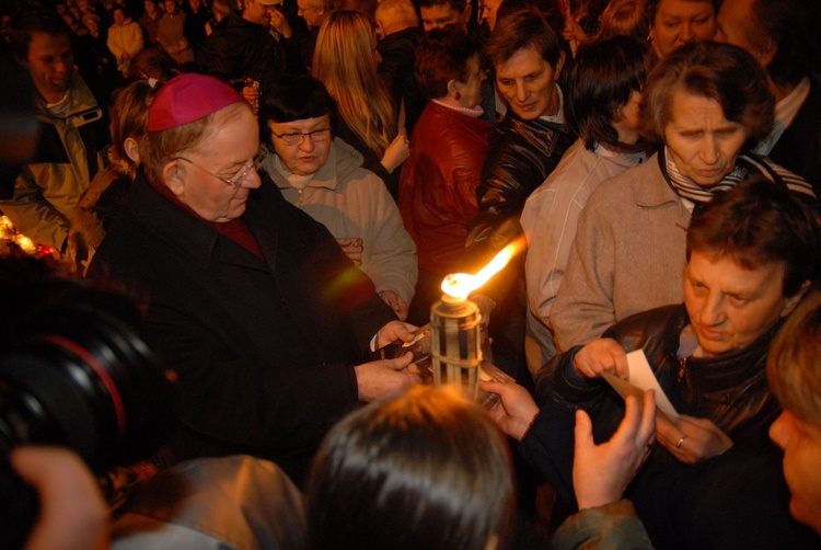 Posługa bp. Romana Marcinkowskiego w dziennikarskim obiektywie