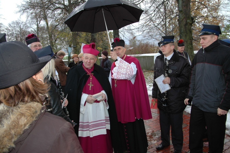 Posługa bp. Romana Marcinkowskiego w dziennikarskim obiektywie