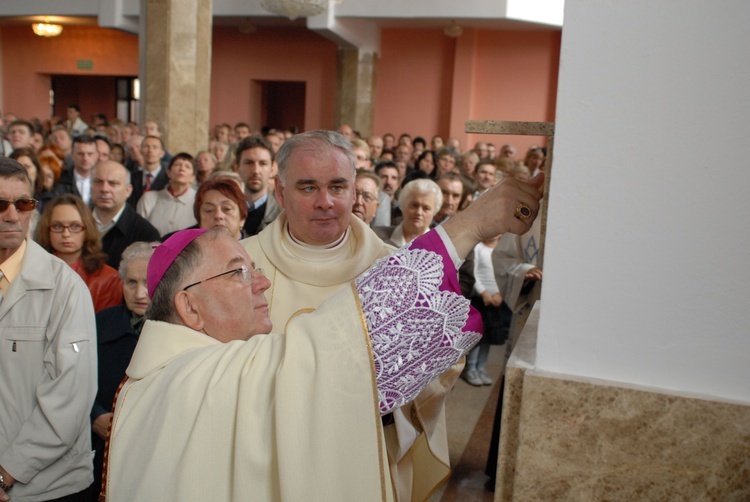 Posługa bp. Romana Marcinkowskiego w dziennikarskim obiektywie