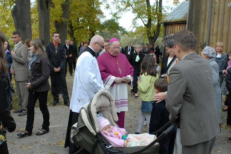 Posługa bp. Romana Marcinkowskiego w dziennikarskim obiektywie