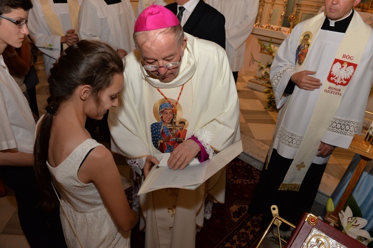 Posługa bp. Romana Marcinkowskiego w dziennikarskim obiektywie