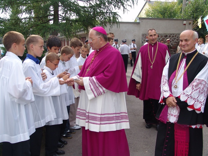 Posługa bp. Romana Marcinkowskiego w dziennikarskim obiektywie