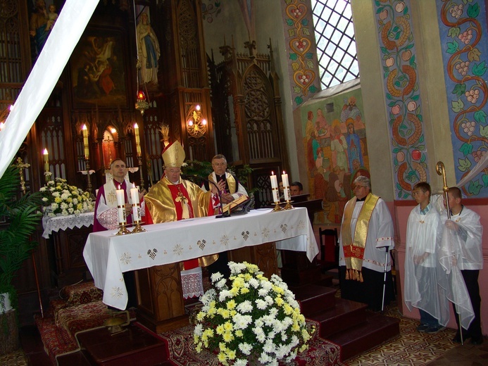 Posługa bp. Romana Marcinkowskiego w dziennikarskim obiektywie