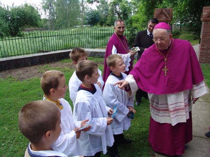 Posługa bp. Romana Marcinkowskiego w dziennikarskim obiektywie