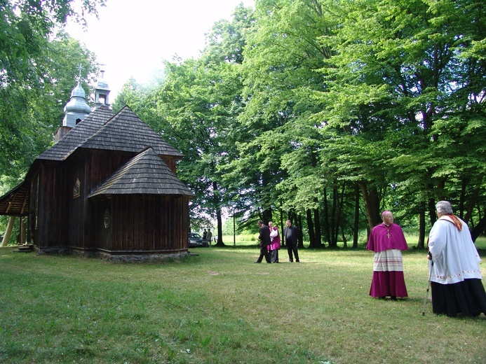 Posługa bp. Romana Marcinkowskiego w dziennikarskim obiektywie