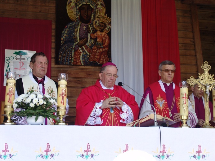 Posługa bp. Romana Marcinkowskiego w dziennikarskim obiektywie