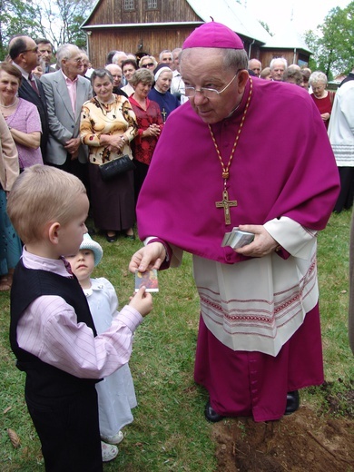 Posługa bp. Romana Marcinkowskiego w dziennikarskim obiektywie