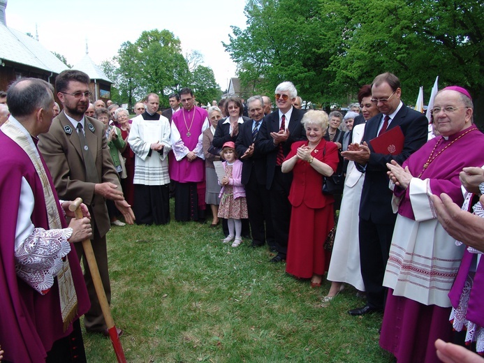 Posługa bp. Romana Marcinkowskiego w dziennikarskim obiektywie