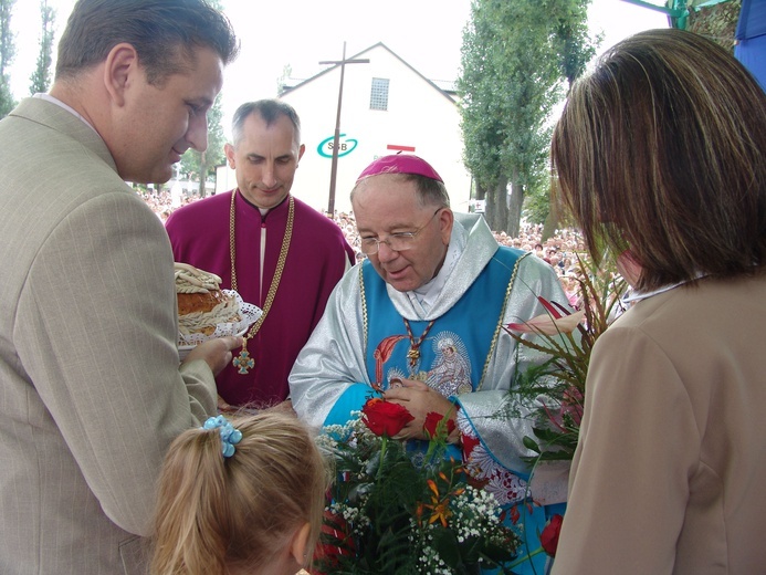 Posługa bp. Romana Marcinkowskiego w dziennikarskim obiektywie