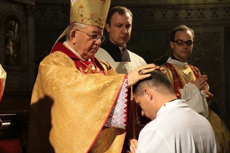 Posługa bp. Romana Marcinkowskiego w dziennikarskim obiektywie