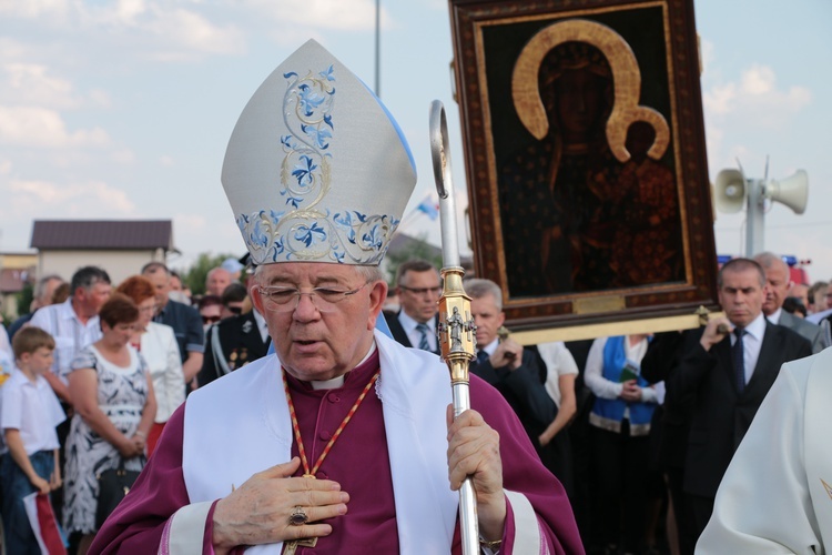 Posługa bp. Romana Marcinkowskiego w dziennikarskim obiektywie