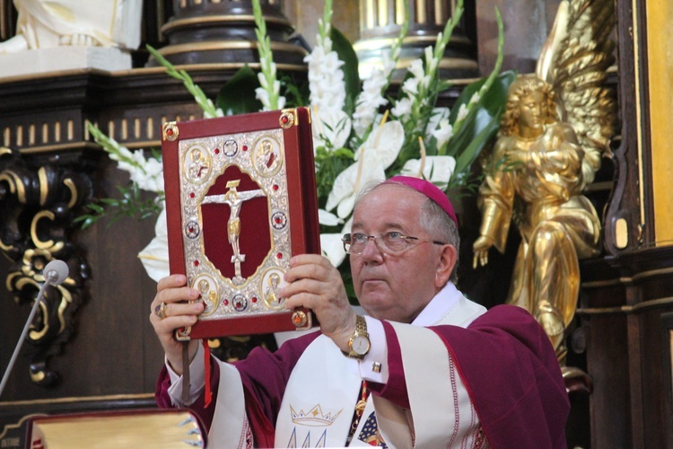 Posługa bp. Romana Marcinkowskiego w dziennikarskim obiektywie