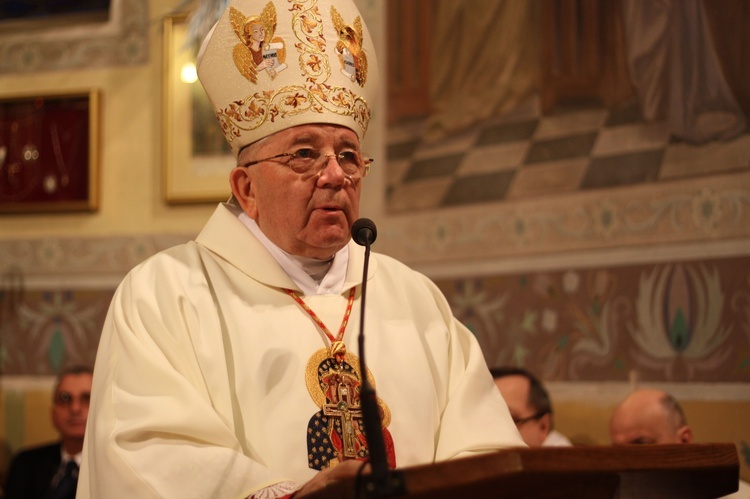 Posługa bp. Romana Marcinkowskiego w dziennikarskim obiektywie