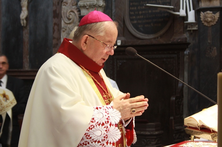 Posługa bp. Romana Marcinkowskiego w dziennikarskim obiektywie