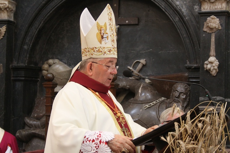 Posługa bp. Romana Marcinkowskiego w dziennikarskim obiektywie