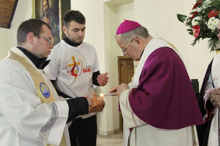 Posługa bp. Romana Marcinkowskiego w dziennikarskim obiektywie