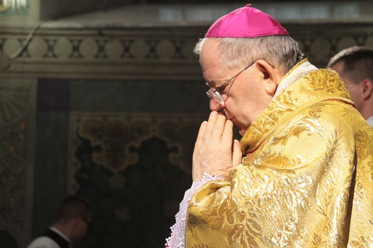 Posługa bp. Romana Marcinkowskiego w dziennikarskim obiektywie