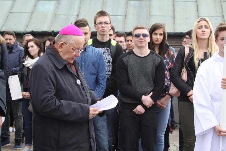 Posługa bp. Romana Marcinkowskiego w dziennikarskim obiektywie